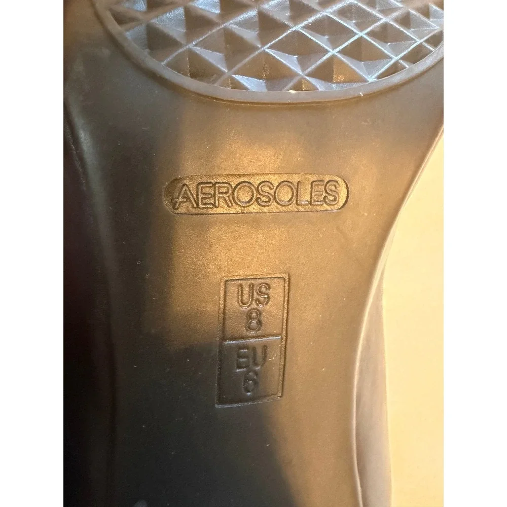 AEROSOLES step into